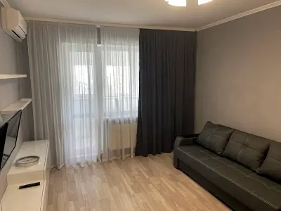 квартира за адресою Лариси Руденко вул., 21