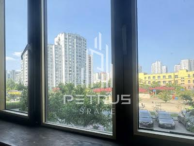 квартира за адресою Анни Ахматової вул., 16-Б