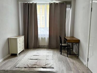 квартира за адресою Регенераторна вул., 4