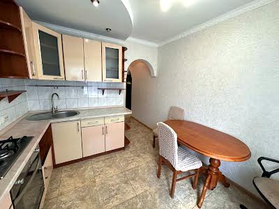 квартира за адресою Райдужний масив вул., 4
