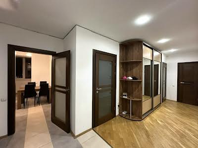 квартира за адресою Юнаківа, 8