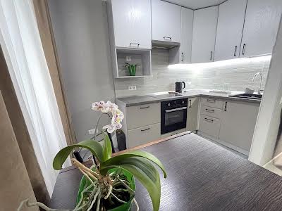 квартира за адресою Верховинна вул., 81