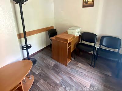 комерційна за адресою В'ячеслава Чорновола вул., 15