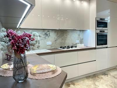 квартира по адресу Молодіжна ул., 4