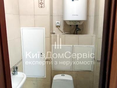 комерційна за адресою Машинобудівна вул., 21