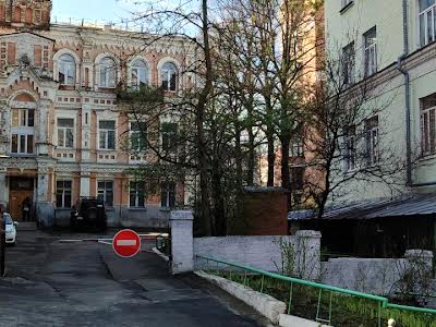коммерческая по адресу Лютеранская ул., 12