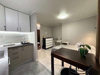 квартира за адресою Верховинна вул., 81