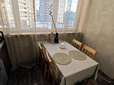 квартира за адресою Ревуцького вул., 40-В
