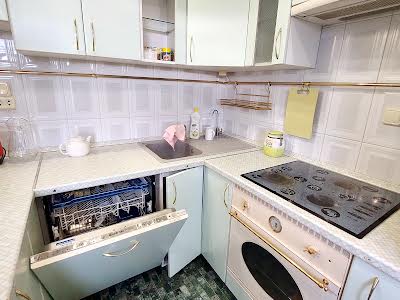 квартира за адресою Ревуцького вул., 36/2