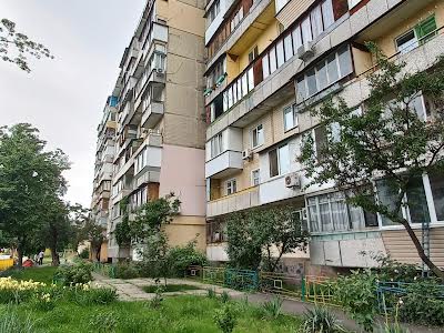 квартира за адресою Богатирська вул., 14