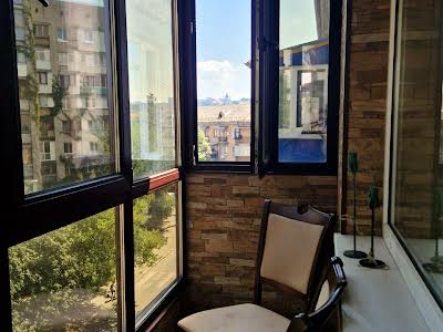 квартира за адресою Почайнинська вул., 53/55