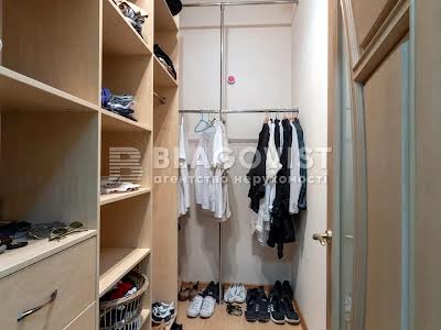 квартира за адресою Старонаводницька вул., 6-Б