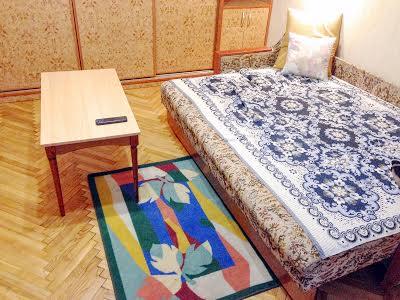 квартира за адресою Набережно-Хрещатицька вул., 11