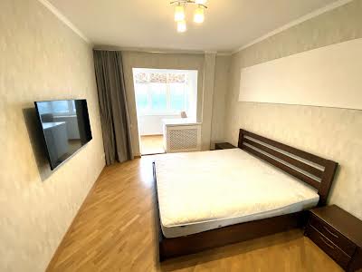 квартира за адресою Ревуцького вул., 5