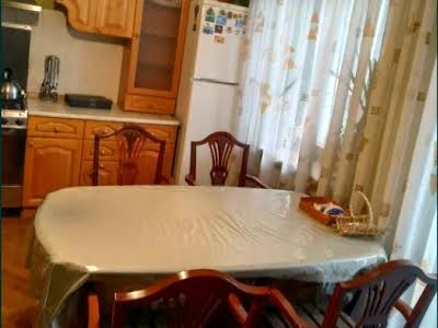 квартира за адресою Братська вул., 10