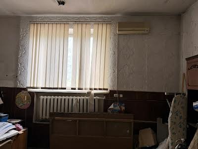 комерційна за адресою Святославська вул., 15