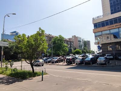 коммерческая по адресу Антоновича ул. (Горького), 170/172