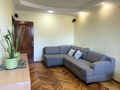 квартира за адресою Композитора Лятошинського вул., 8