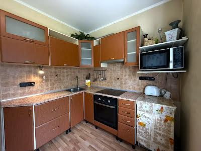 квартира за адресою Анни Ахматової вул., 6
