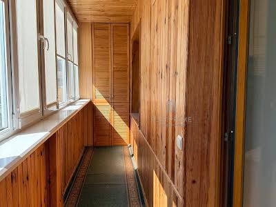 квартира за адресою Богатирська вул., 18А