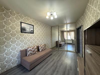 квартира за адресою Українська вул., 83Б