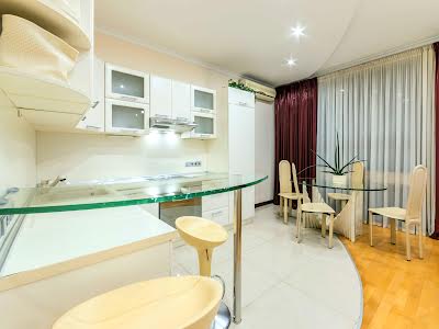 квартира за адресою Шота Руставелі вул., 44