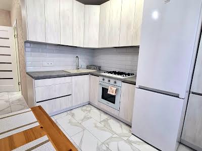 квартира за адресою Машинобудівників вул., 27