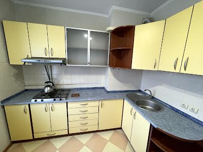 квартира за адресою Світлицького вул., 28