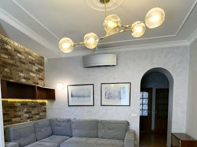 квартира за адресою Братська вул., 10