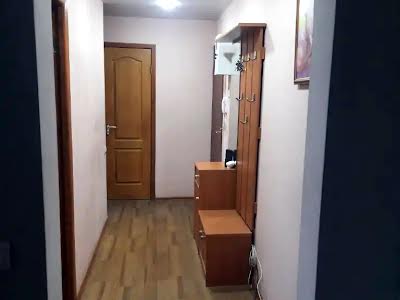 квартира за адресою Червоний камінь, 18