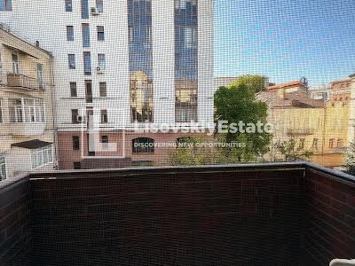 комерційна за адресою Володимирська вул., 18/2