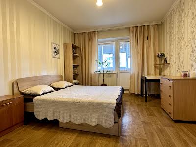 квартира за адресою Каштанова вул., 14-А