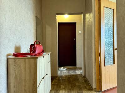 квартира за адресою Каштанова вул., 14-А