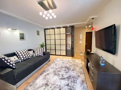 квартира за адресою Лаврська вул. (Січневого Повстання), 8
