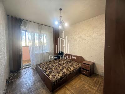 квартира за адресою Анни Ахматової вул., 16-Б