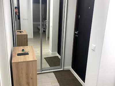 квартира за адресою Дніпровська набережна вул., 16г