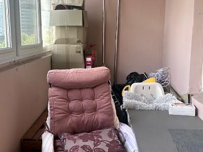 квартира за адресою Анни Ахматової вул., 43