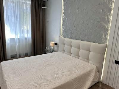 квартира по адресу Молодіжна ул., 8