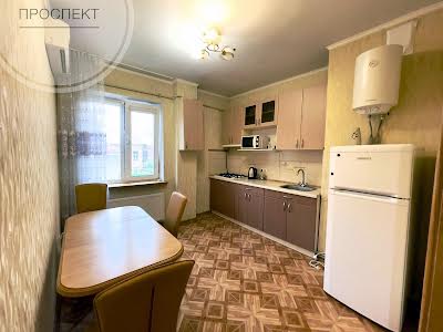 квартира за адресою Воскресенська, 13б