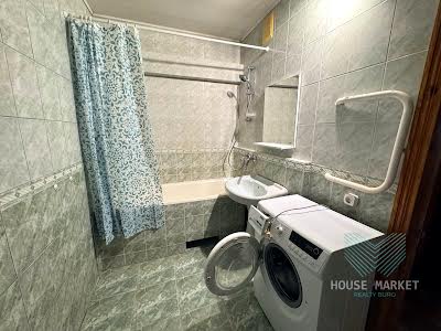 квартира за адресою Ревуцкого, 42