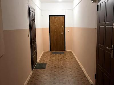 квартира за адресою Космонавтів вул., 64а