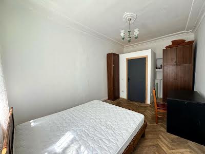 квартира за адресою Підзамче вул., 15