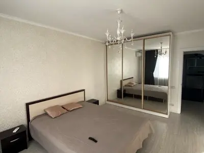 квартира за адресою Анни Ахматової вул., 28