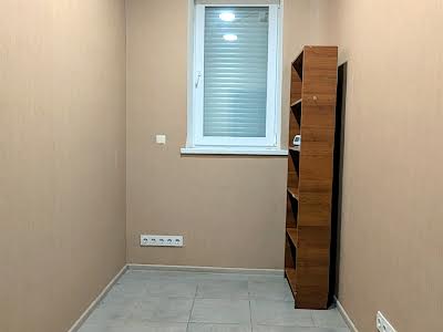 комерційна за адресою Віктора Френчка вул., 3