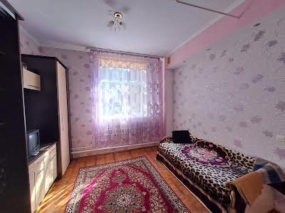 квартира за адресою Довженка вул., 13