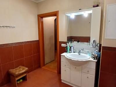 квартира за адресою Анни Ахматової вул., 43