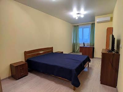 квартира за адресою Патріарха Мстислава Скрипника вул., 48-А