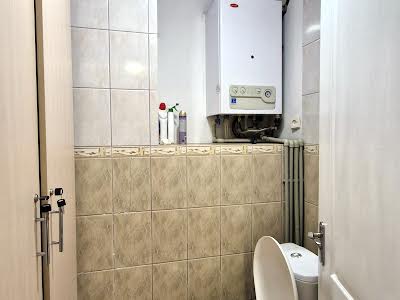 комерційна за адресою Перемоги вул., 43