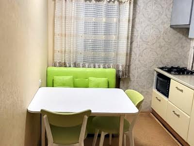 квартира за адресою Симиренка вул., 34