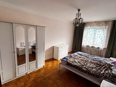 квартира за адресою Ревуцького вул., 5